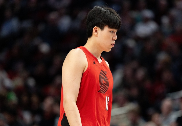 天博体育官网入口-给机会你得把握住啊！杨瀚森半场1中0没有得分 拿到3板 正负值-11